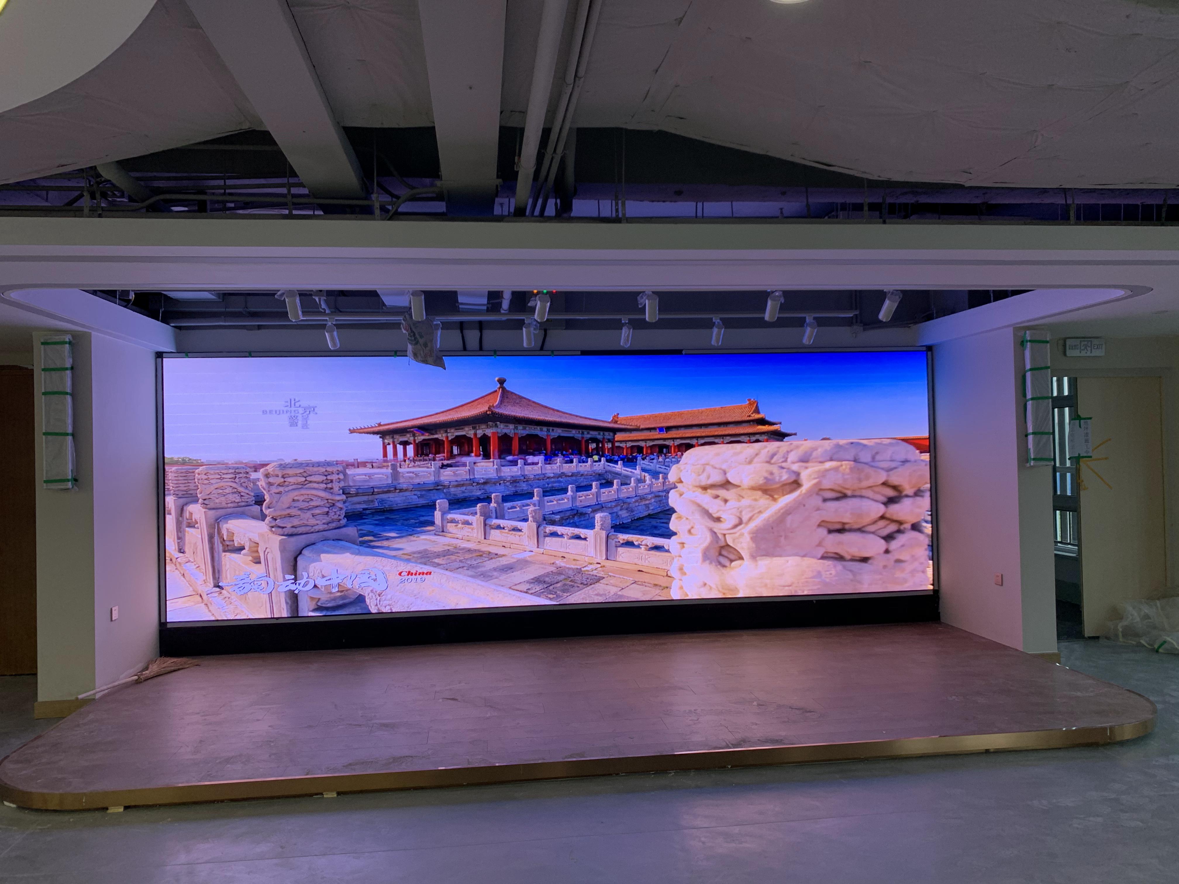 不同類型的LED芯片（如國(guó)產(chǎn)、進(jìn)口）對(duì)顯示屏的壽命和穩(wěn)定性有哪些影響？